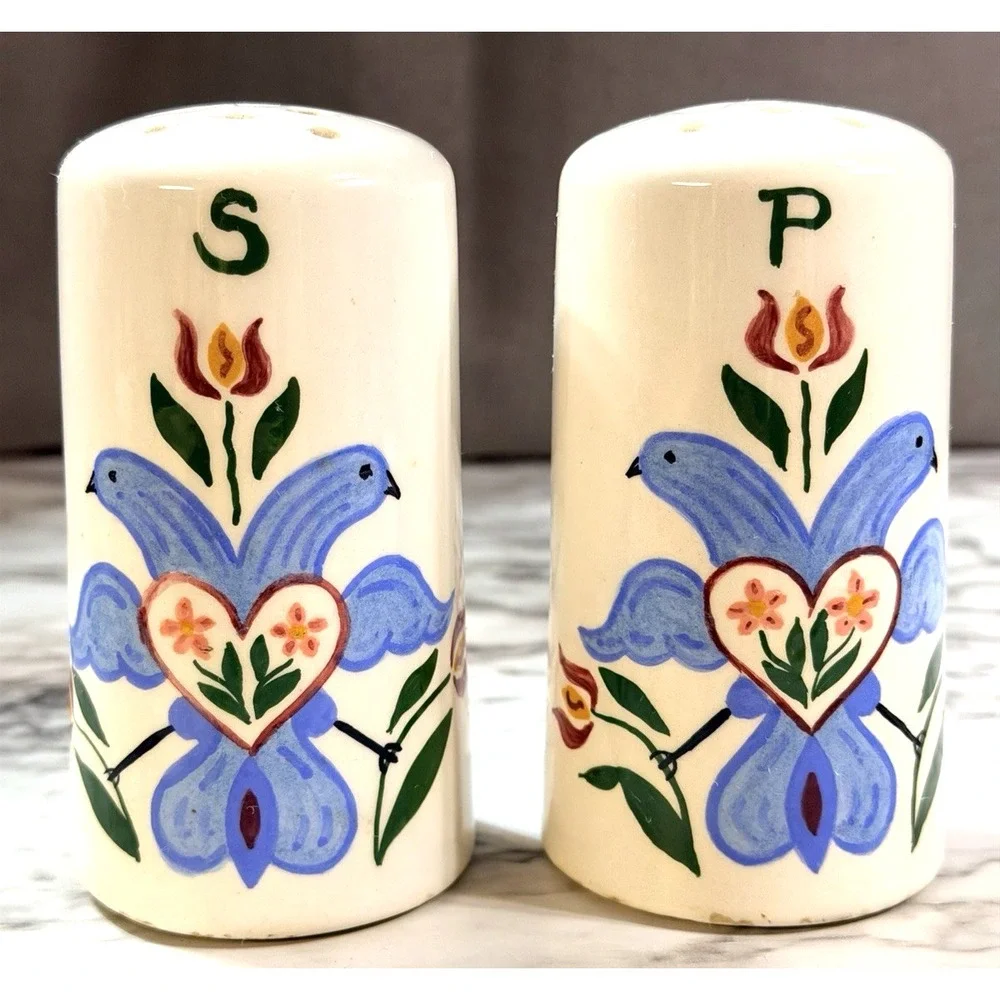VTG SALT & PEPPER SHAKER‎ CERAMIC W/BLUEBIRD~ DUTCHMAN 4.25